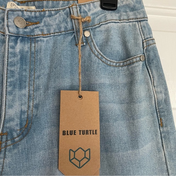 Blue Turtle Wide Leg Jeans Light Wash - Picture 9 of 10